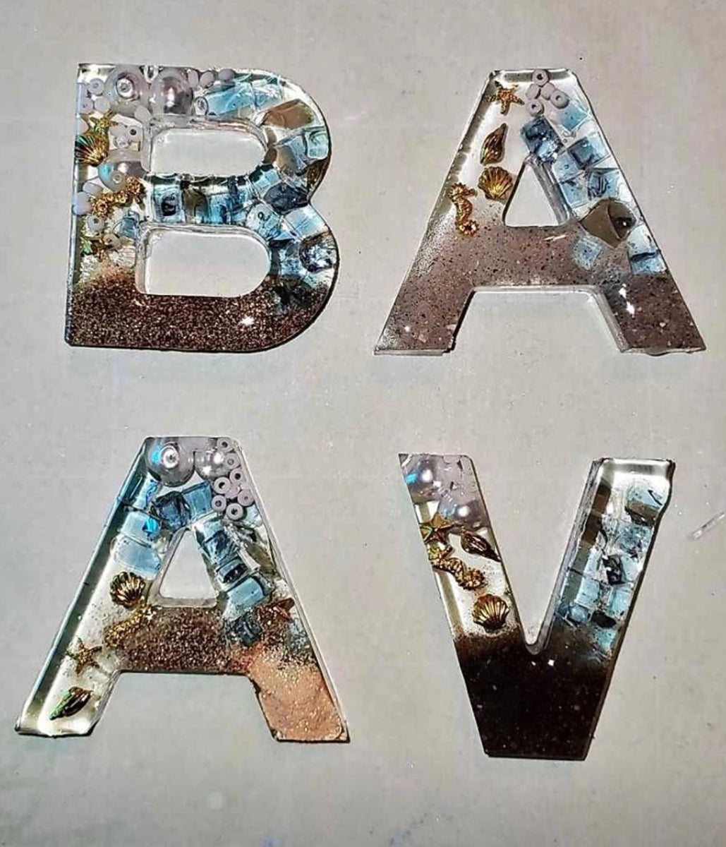 Single Letter/Initial Resin Keychain – KayZee Designs